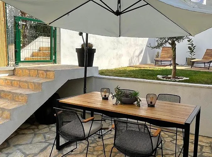 Great Outdoor Living Steps Away From The Beach