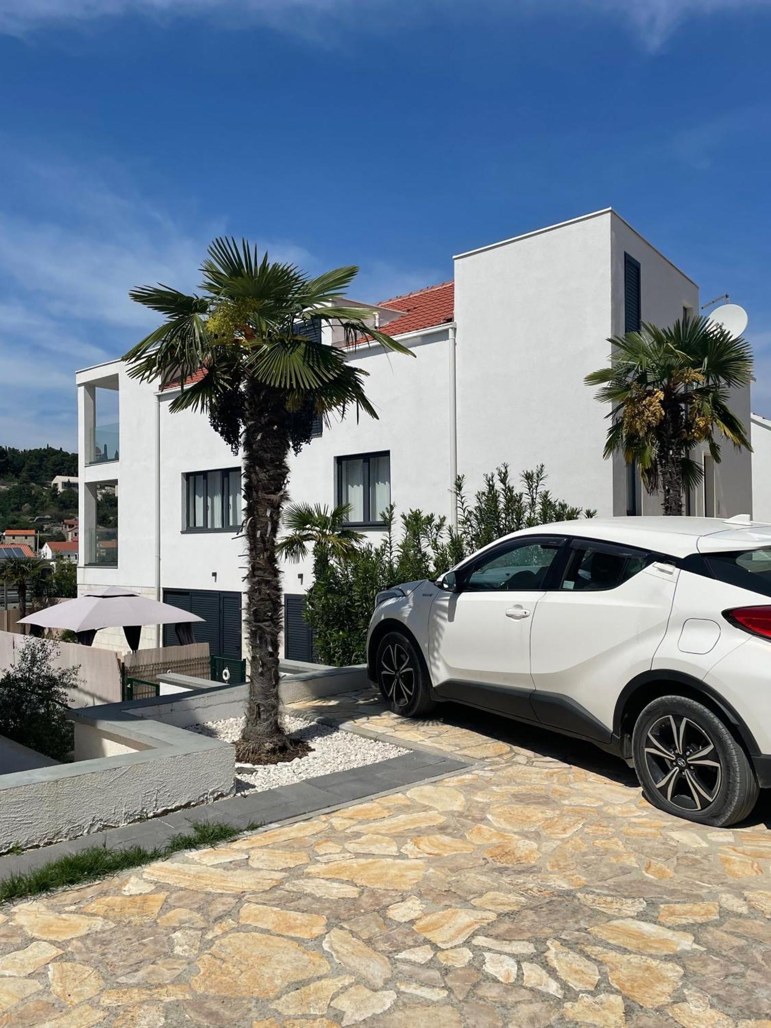 Great Outdoor Living Steps Away From The Lägenhet Sutivan